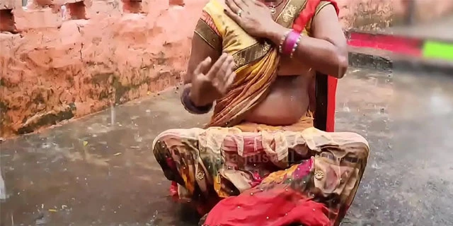 Video: Enjoyed sex after bathing in the rain. Desivideo.net - Hindi Sex Videos