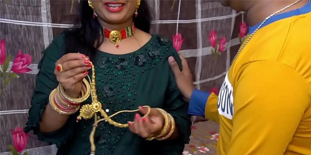 Video: Fucker got sister-in-law's pussy in return for birthday gift. Desivideo.net - Hindi Sex Videos