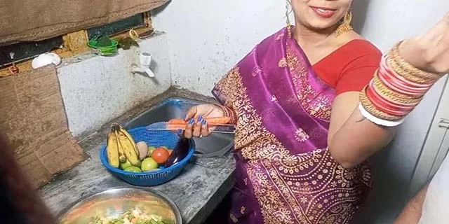 Bhabhi's pussy fucked early morning in the kitchen video. Desivideo.net - Hindi Sex Videos
