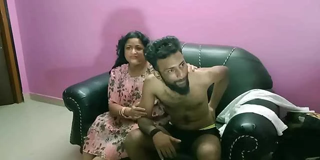 Chudasi aunty's sex game with nephew video. Desivideo.net - Hindi Sex Videos